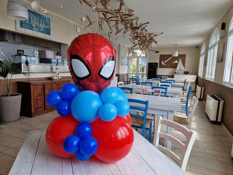 Allestimento Spiderman Cuneo centrotavola arco palloncini decorazioni addobbi supereroi avengers cuneo