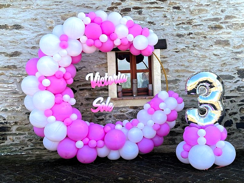 Idee compleanno 3 anni bimba palloncini numero arco decorazioni addobbi allestimento