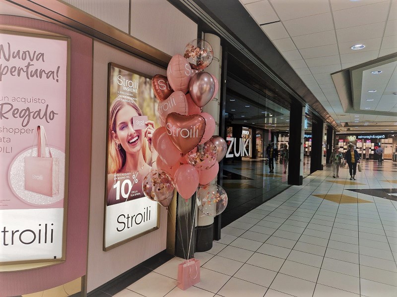 Palloncini inaugurazione negozio centro commerciale allestimenti elio nuova apertura allestitori savona