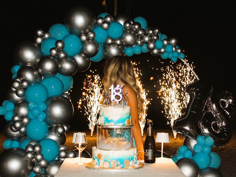 Palloncini per 18 anni ragazza idee diciottesimo addobbi allestimento diciotto anni donna